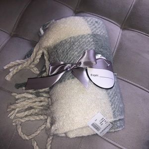 NWT Dress Barn Blanket